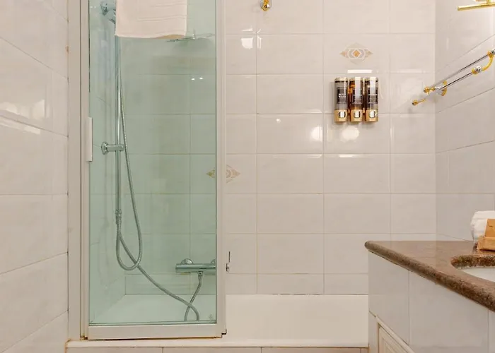 Elegant San Pietro Vicino Metro Apartamento *